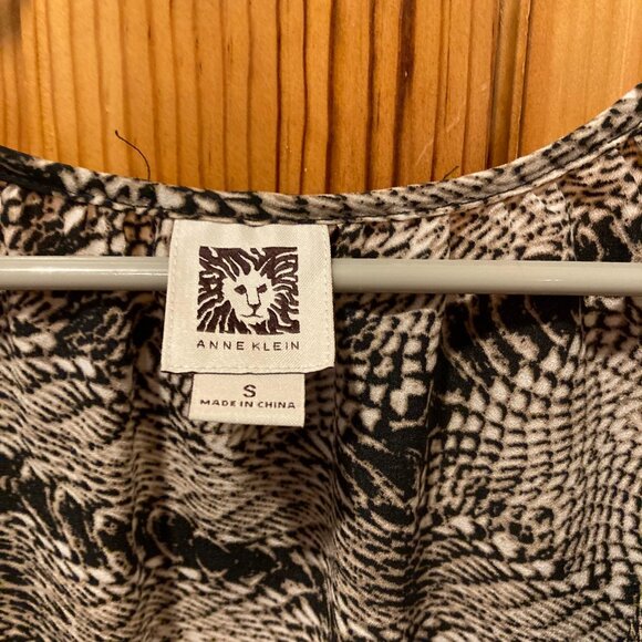 Anne Klein's Black & White Animal Print Blouse – Size S - Picture 2 of 4